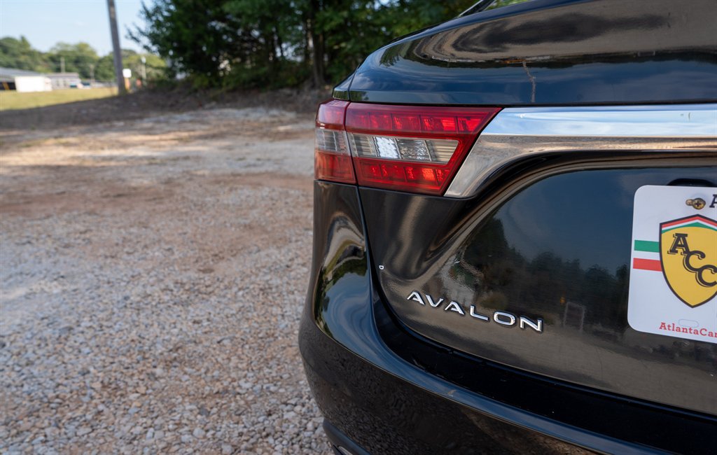 Used 2016 Toyota Avalon Limited w/ Toyota Safety Sense Package FWD image 8