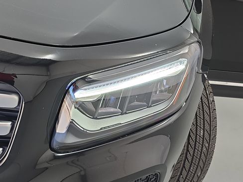 New 2025 Mercedes-Benz GLB 250 image 30