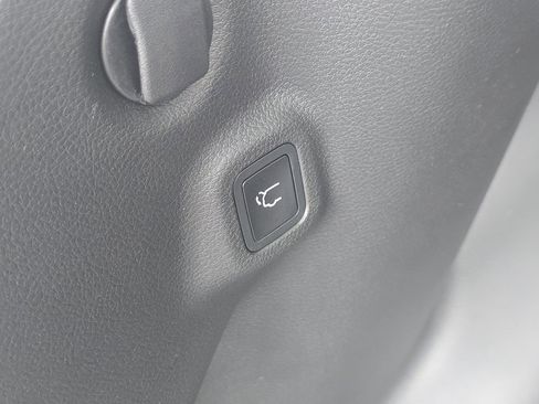 New 2025 Jeep Compass Latitude w/ Sun & Sound Group image 20