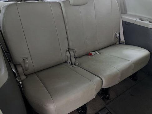 Used 2014 Toyota Sienna XLE image 23