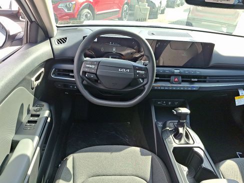 New 2025 Kia K4 LXS image 11