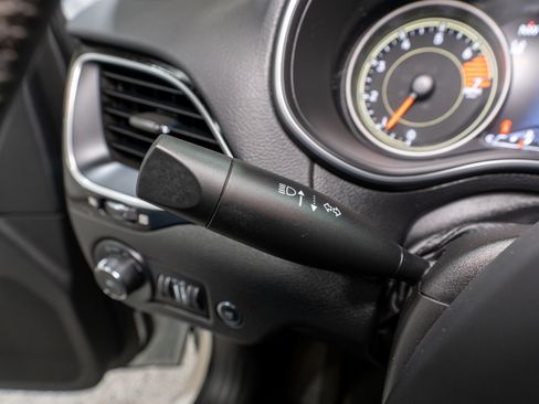 Used 2023 Jeep Cherokee Altitude Lux w/ Lux Elite Package AWD/4WD image 30