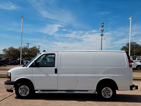 Used 2024 GMC Savana 2500 w/ Driver Convenience Package image 6