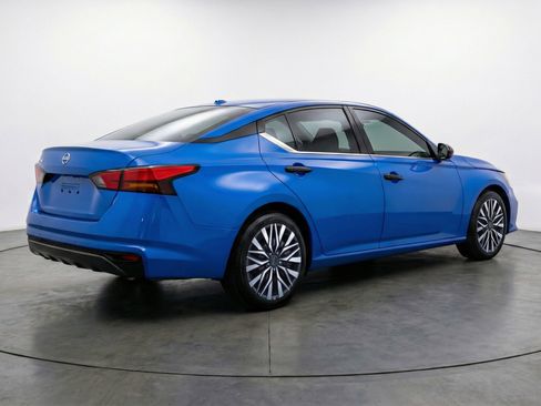 Used 2025 Nissan Altima 2.5 SV image 9