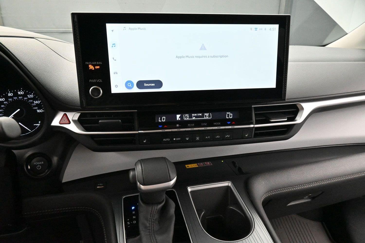Used 2025 Toyota Sienna XLE FWD image 21