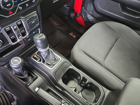 Used 2018 Jeep Wrangler Unlimited Sahara AWD/4WD image 23