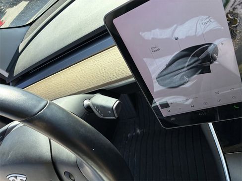 Used 2018 Tesla Model 3 Long Range image 19