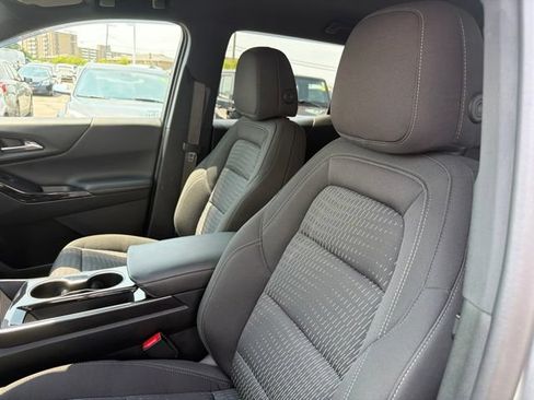 Used 2025 Chevrolet Equinox LT w/ Safety and Technology Package AWD/4WD image 9