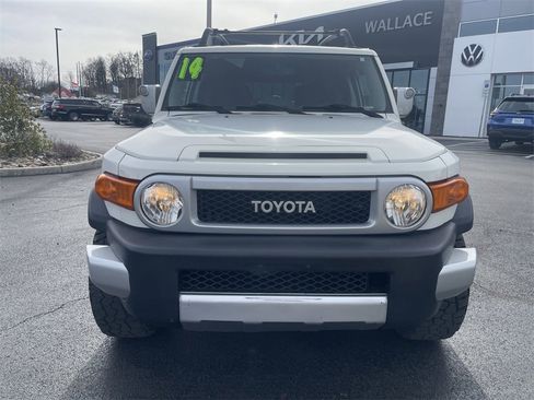 Used 2014 Toyota FJ Cruiser 4WD w/ Upgrade Package image 2