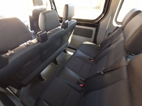 Used 2017 Mercedes-Benz Sprinter 2500 image 40