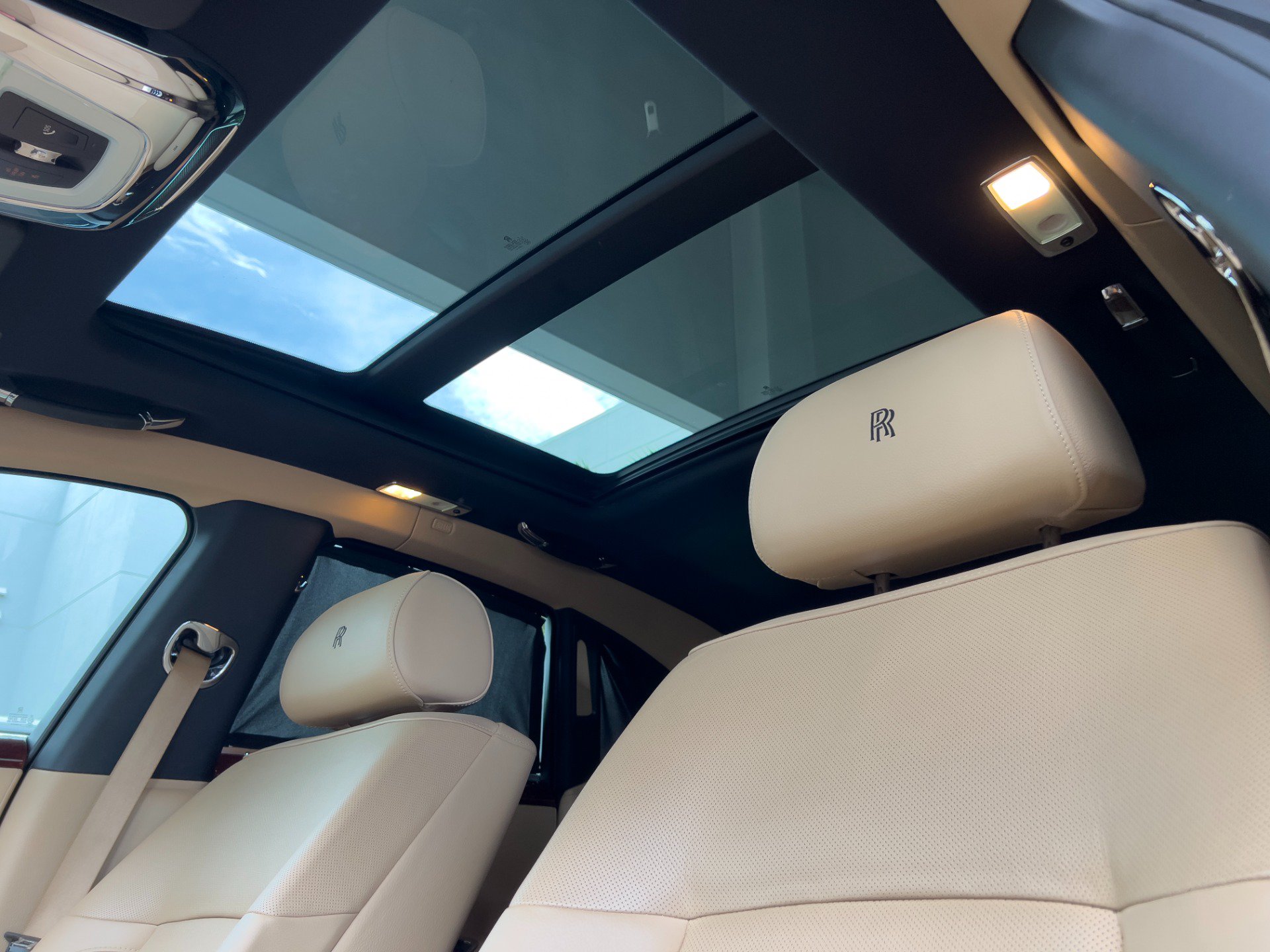 Used 2013 Rolls-Royce Ghost RWD image 25