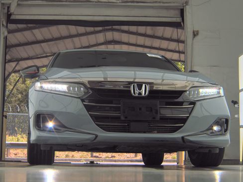 Used 2022 Honda Accord Sport image 6