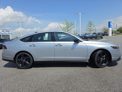 Used 2025 Honda Accord Sport image 15