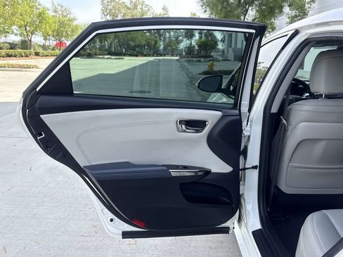 Used 2014 Toyota Avalon XLE Touring FWD image 11