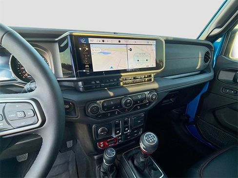 Used 2025 Jeep Wrangler Rubicon image 25