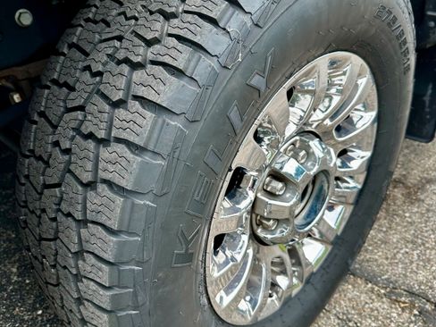 Used 2021 Ford F250 XLT w/ XLT Premium Package AWD/4WD image 4