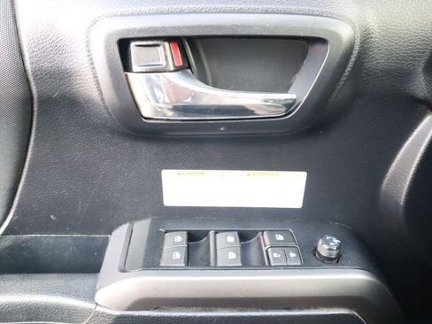Used 2019 Toyota Tacoma TRD Off-Road w/ Technology Package AWD/4WD image 28