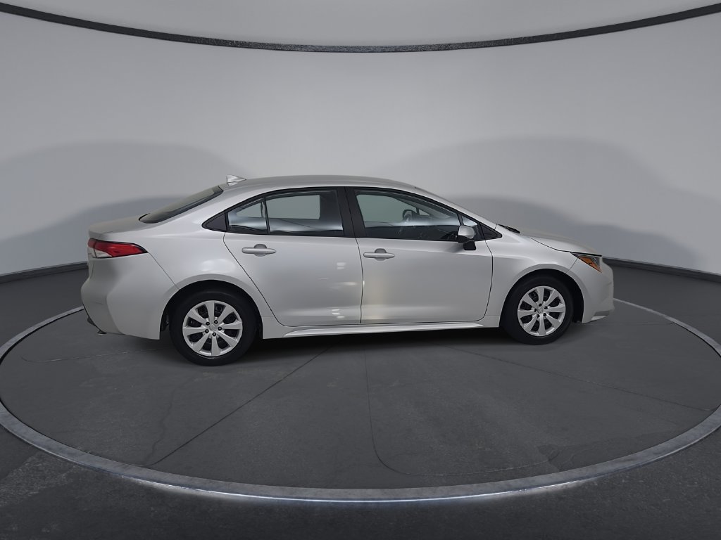 Used 2025 Toyota Corolla LE FWD image 17