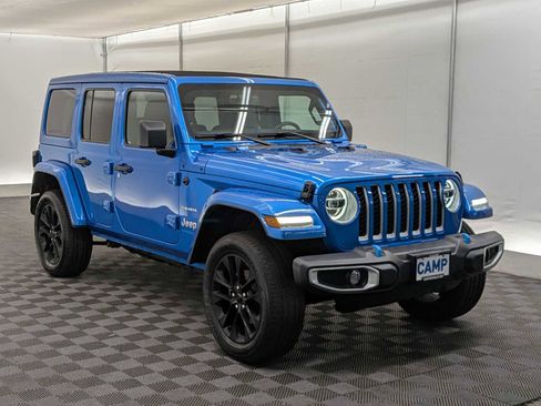 Used 2022 Jeep Wrangler Unlimited Sahara w/ Cold Weather Group image 8