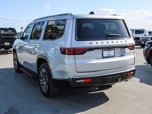 Used 2024 Jeep Wagoneer Series II w/ Flexible Seating Group RWD image 7
