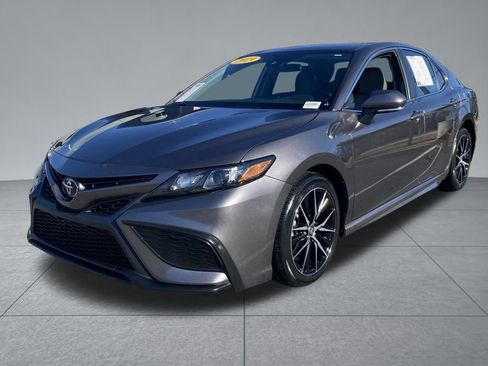 Used 2024 Toyota Camry SE image 2