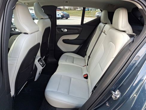 Used 2021 Volvo XC40 T5 Momentum w/ Premium Package image 20