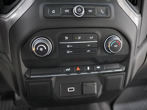 Used 2020 Chevrolet Silverado 1500 Custom w/ Custom Value Package image 21