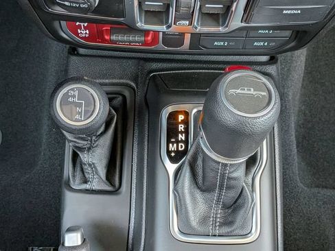 New 2026 Jeep Gladiator Sport AWD/4WD image 17