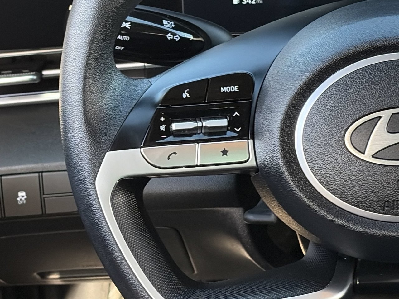 Certified 2024 Hyundai Elantra SEL FWD image 22