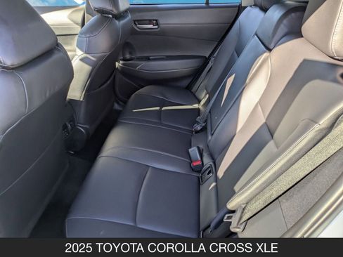 Used 2025 Toyota Corolla Cross XLE image 15
