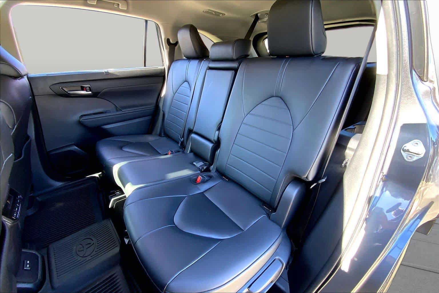 Used 2024 Toyota Highlander XLE AWD/4WD image 21