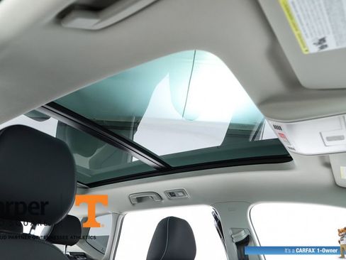 Used 2023 Volkswagen Taos SE w/ Panoramic Sunroof Package image 74