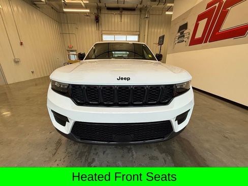 Used 2025 Jeep Grand Cherokee Altitude AWD/4WD image 14