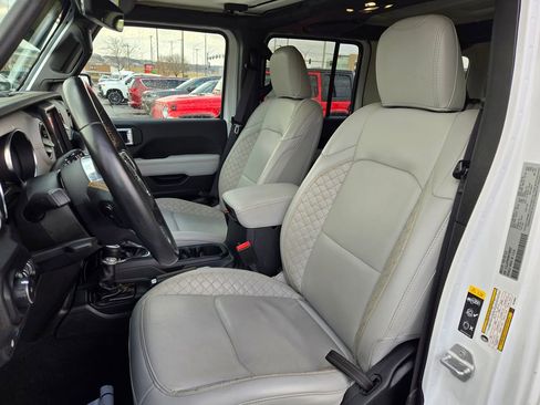 Used 2022 Jeep Wrangler Unlimited Sahara image 18