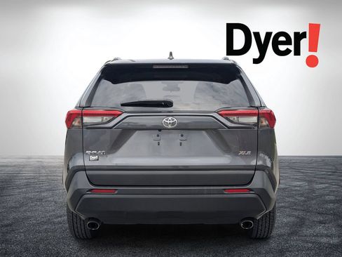 Used 2021 Toyota RAV4 XLE FWD image 5