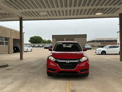 Used 2017 Honda HR-V LX image 2