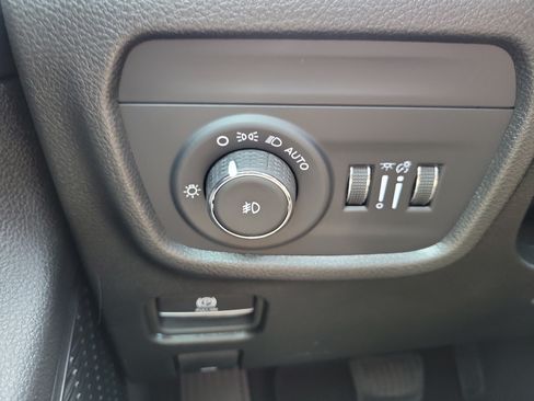Used 2024 Jeep Grand Cherokee L Limited RWD image 25