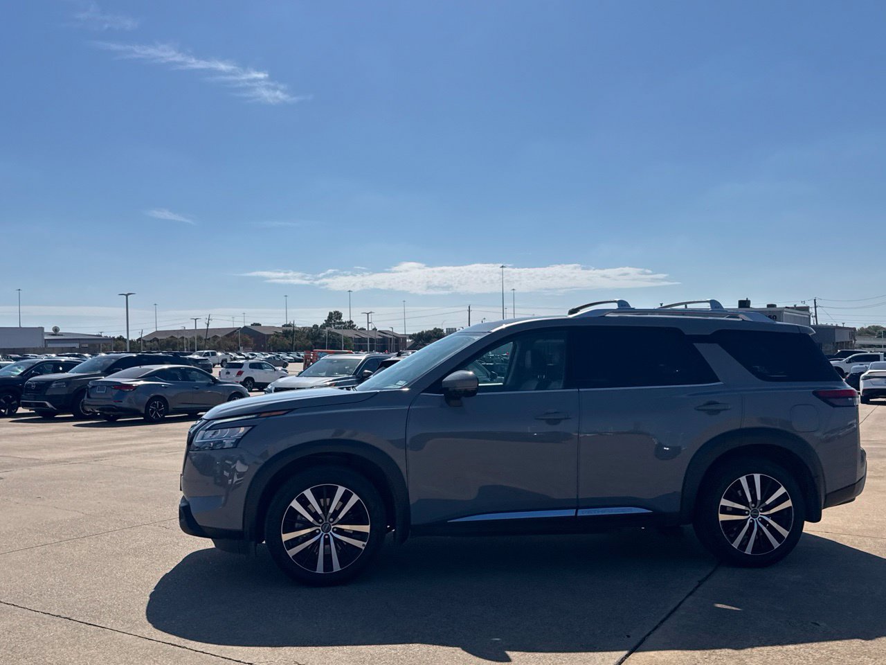 Used 2024 Nissan Pathfinder Platinum FWD image 14
