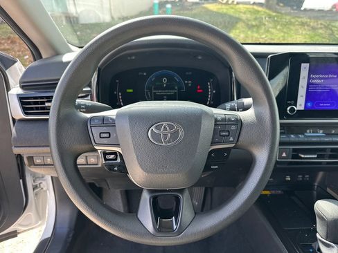 Used 2025 Toyota Camry LE image 14