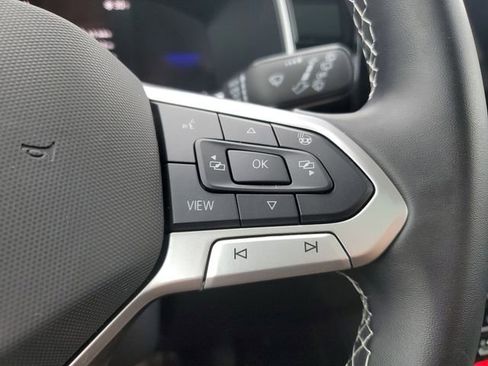 Certified 2025 Volkswagen Taos SE AWD/4WD image 22