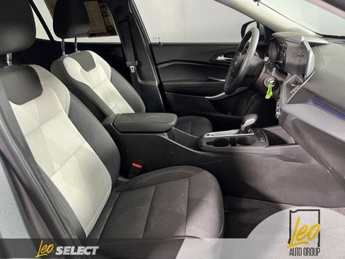 Used 2024 Chevrolet Trax LS w/ LS Convenience Package FWD image 24