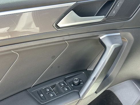 Used 2023 Volkswagen Tiguan SE R-Line image 17