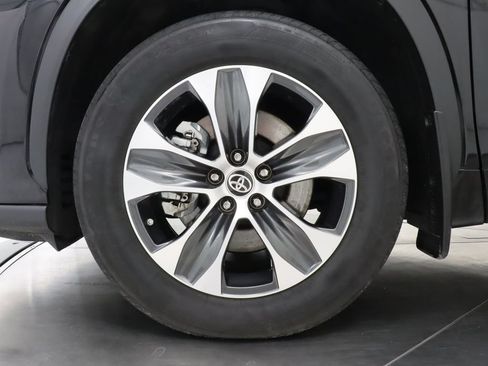 Used 2022 Toyota Highlander XLE AWD/4WD image 46
