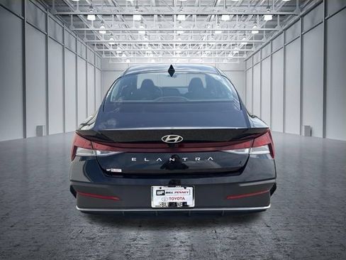 Used 2024 Hyundai Elantra SEL FWD image 4