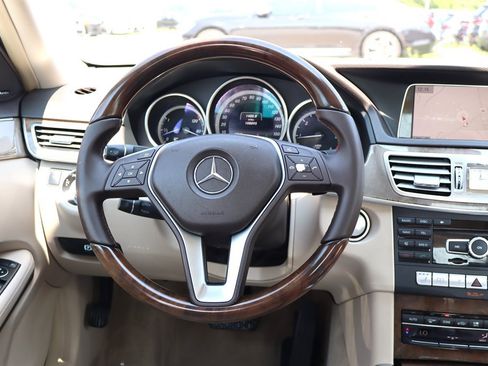 Used 2014 Mercedes-Benz E 250 BlueTEC Sedan image 14