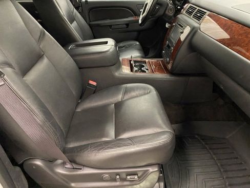 Used 2013 Chevrolet Avalanche LTZ image 22