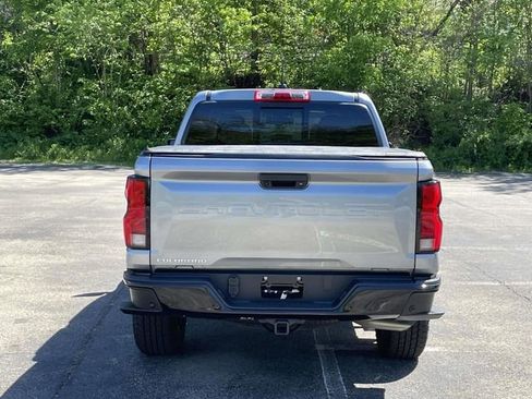 Used 2025 Chevrolet Colorado Z71 w/ Technology Package AWD/4WD image 4