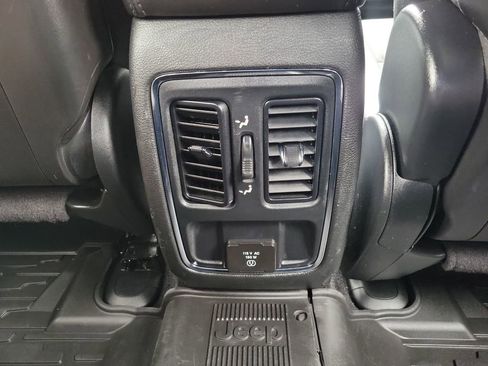 Used 2021 Jeep Grand Cherokee Laredo X AWD/4WD image 24