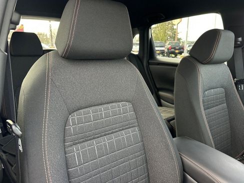 Used 2025 Honda HR-V Sport image 17