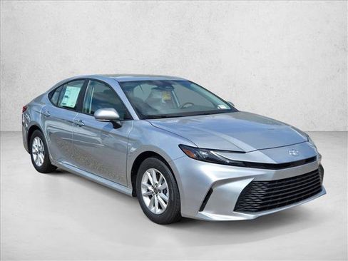 Used 2025 Toyota Camry LE image 6